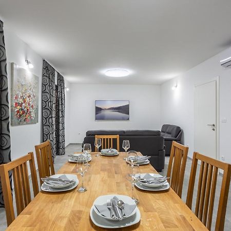 הוילה Klis Secluded House - Guaranteed Privacy - Heated Pool מראה חיצוני תמונה