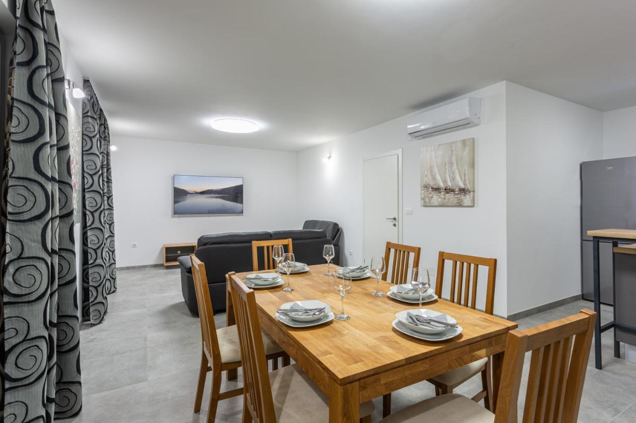 הוילה Klis Secluded House - Guaranteed Privacy - Heated Pool מראה חיצוני תמונה
