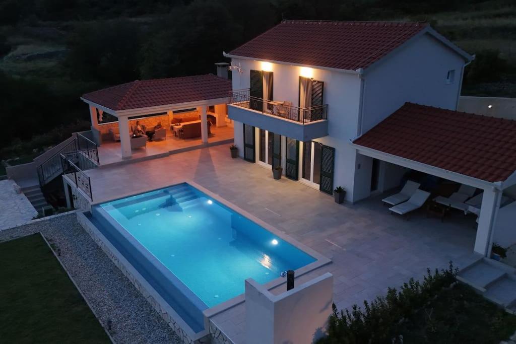 הוילה Klis Secluded House - Guaranteed Privacy - Heated Pool מראה חיצוני תמונה