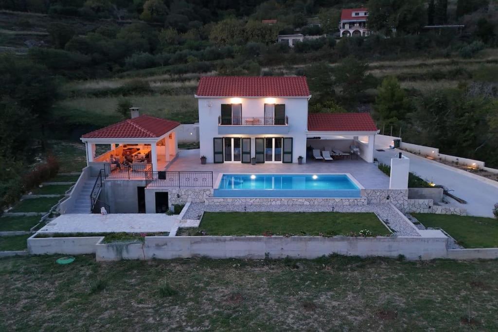 הוילה Klis Secluded House - Guaranteed Privacy - Heated Pool מראה חיצוני תמונה