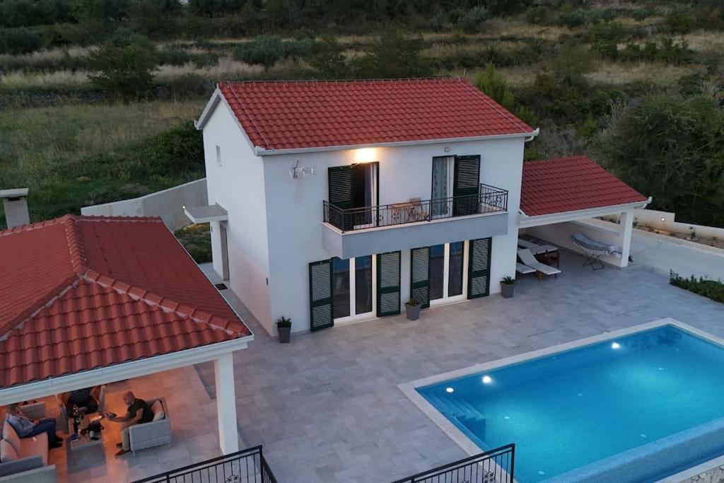 הוילה Klis Secluded House - Guaranteed Privacy - Heated Pool מראה חיצוני תמונה